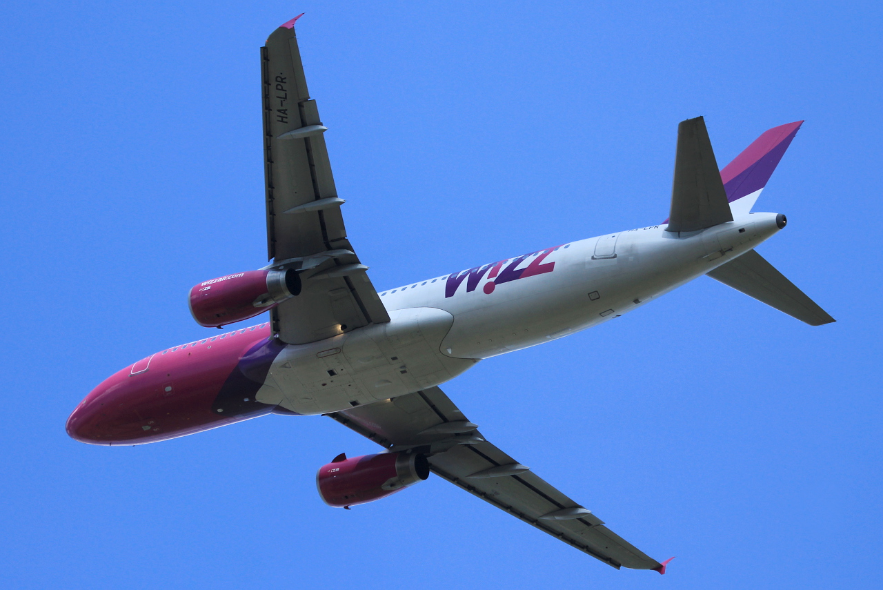 HA-LPR · Airbus A320-232 · (KTW / EPKT)