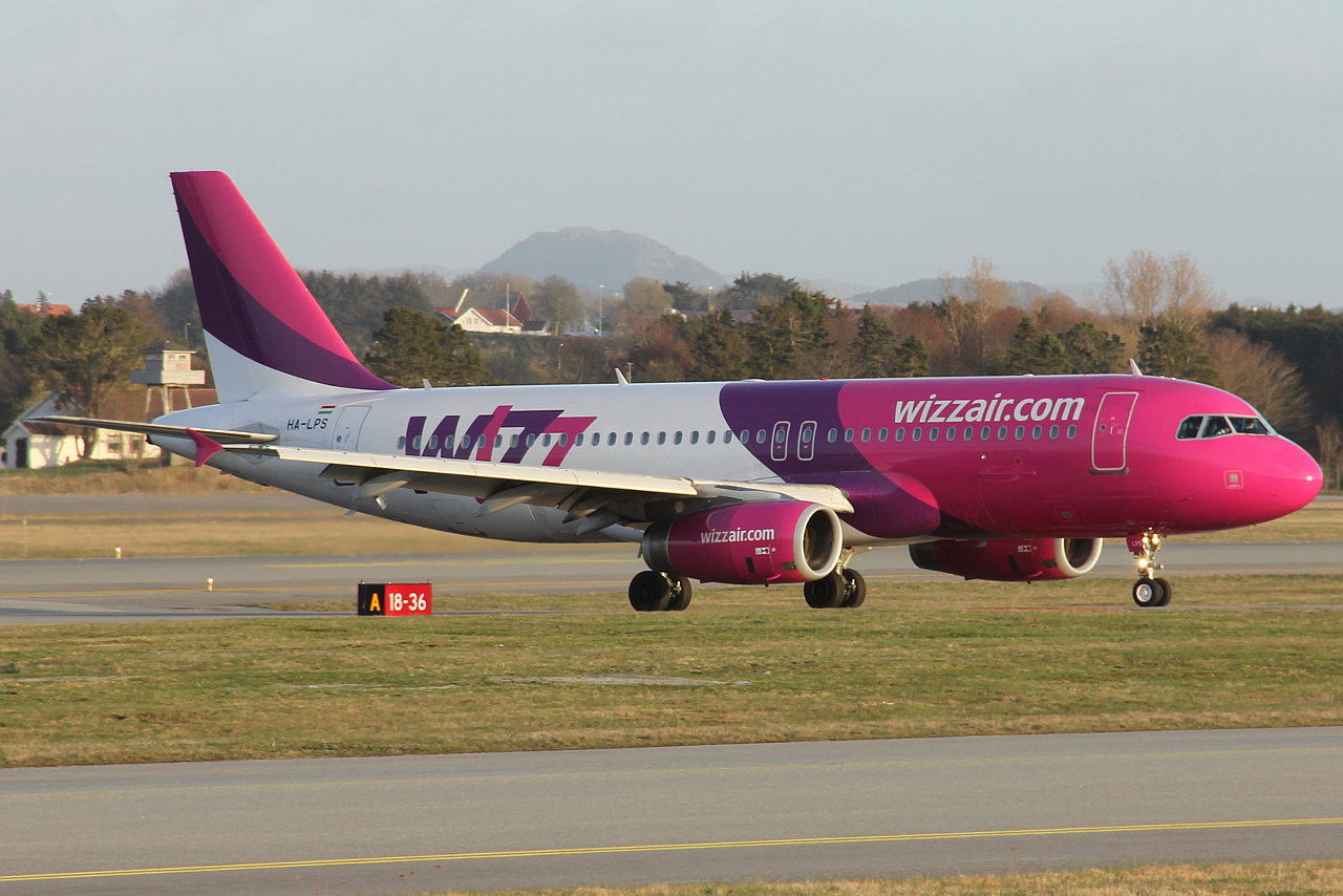 HA-LPS · Airbus A320-232 · (SVG / ENZV)