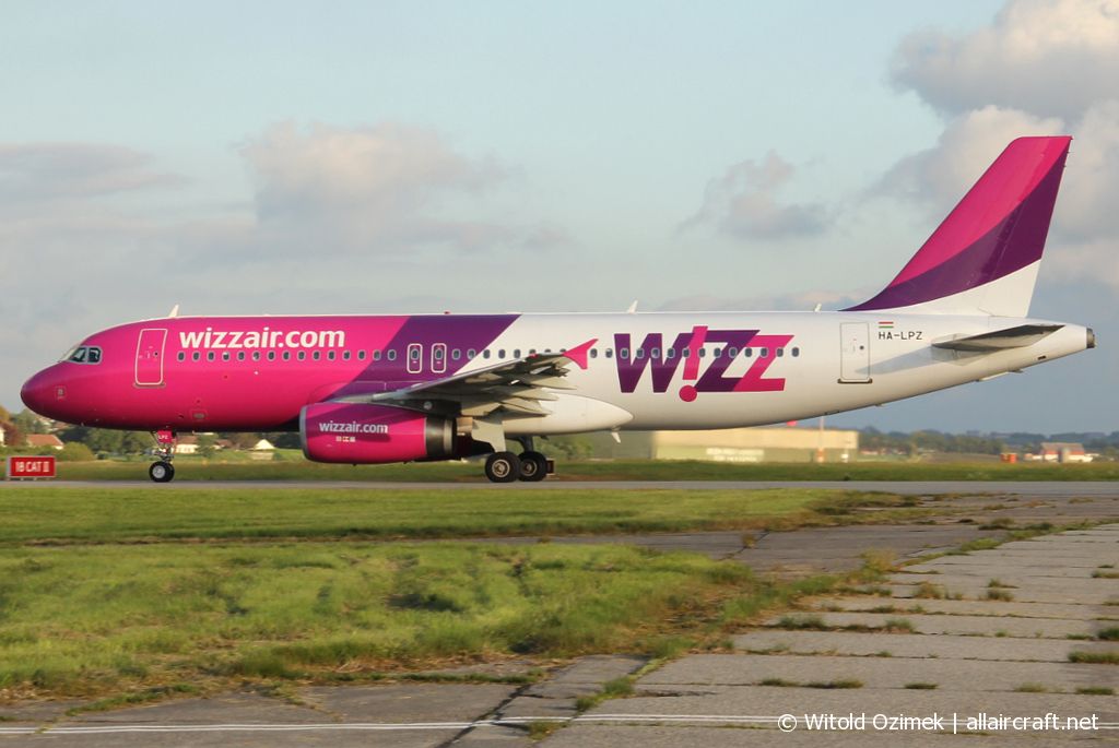 HA-LPZ · Airbus A320-232 · (SVG / ENZV)