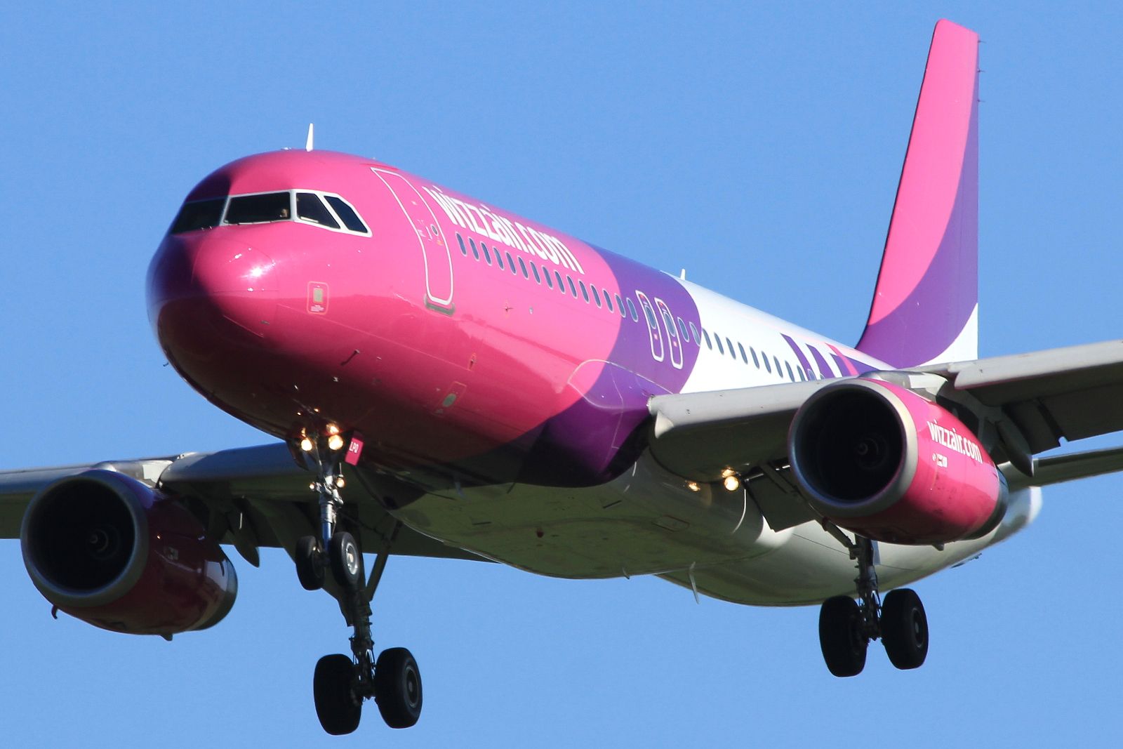 HA-LPQ · Airbus A320-232 · (SVG / ENZV)