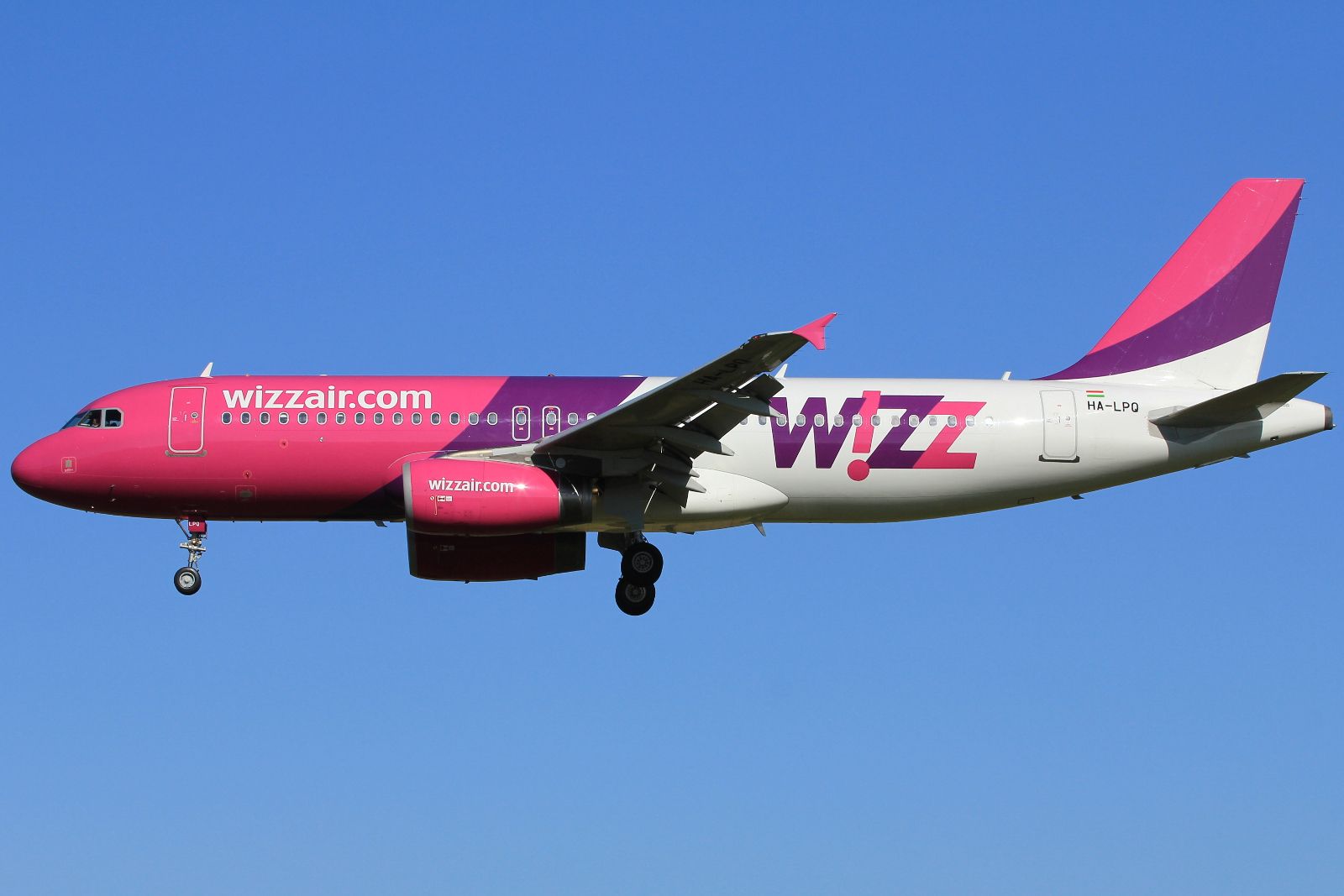 HA-LPQ · Airbus A320-232 · (SVG / ENZV)