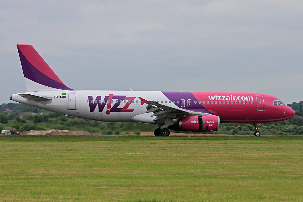 HA-LWB · Airbus A320-232 · (LTN / EGGW)