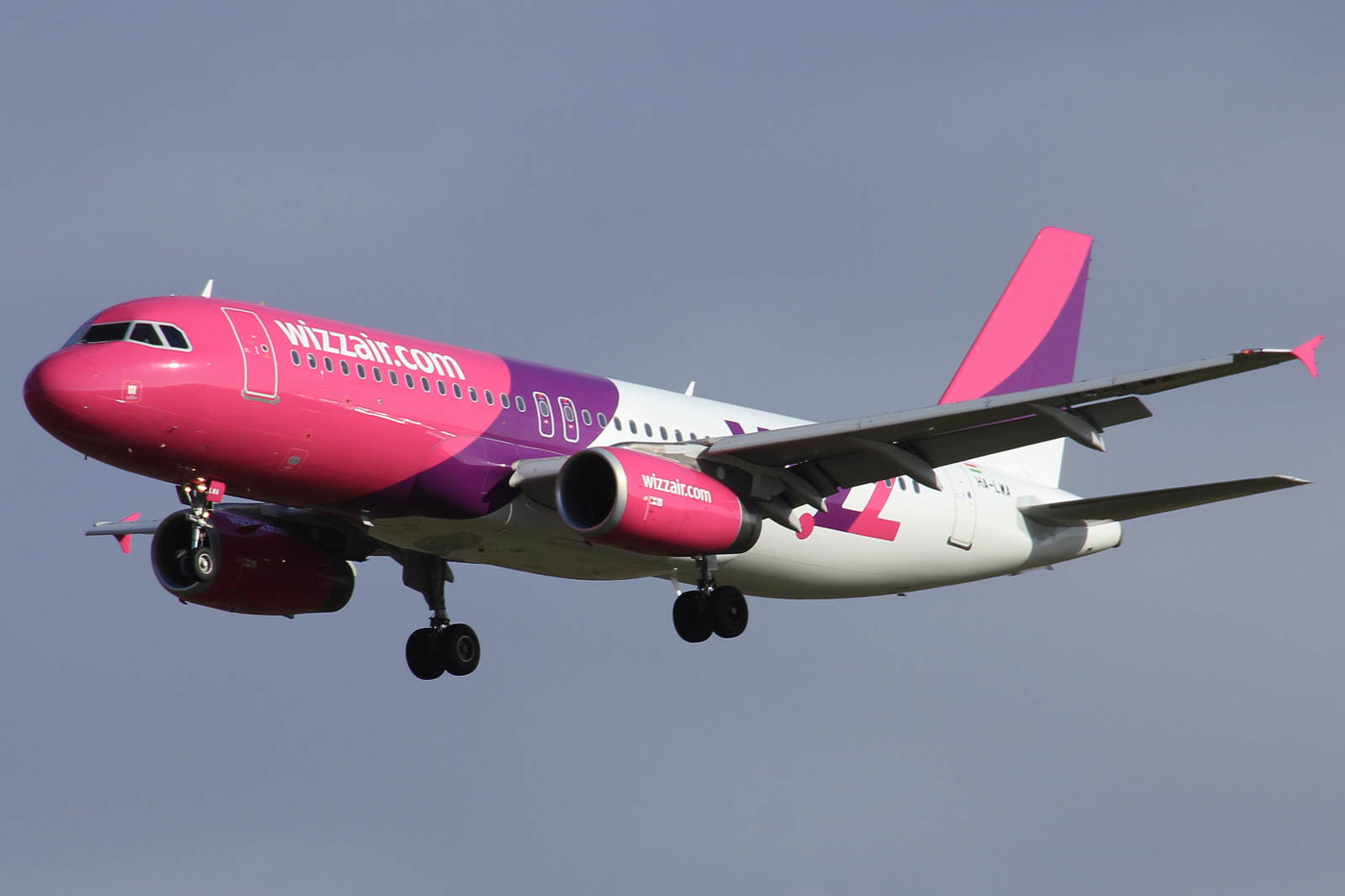 HA-LWA · Airbus A320-232 · (SVG / ENZV)