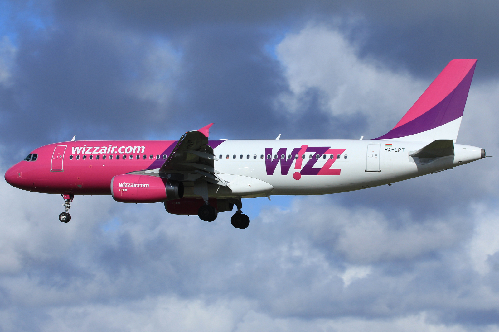 HA-LPT · Airbus A320-232 · (SVG / ENZV)