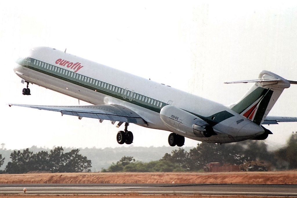 EI-CMZ (49390) McDonnell Douglas MD-83