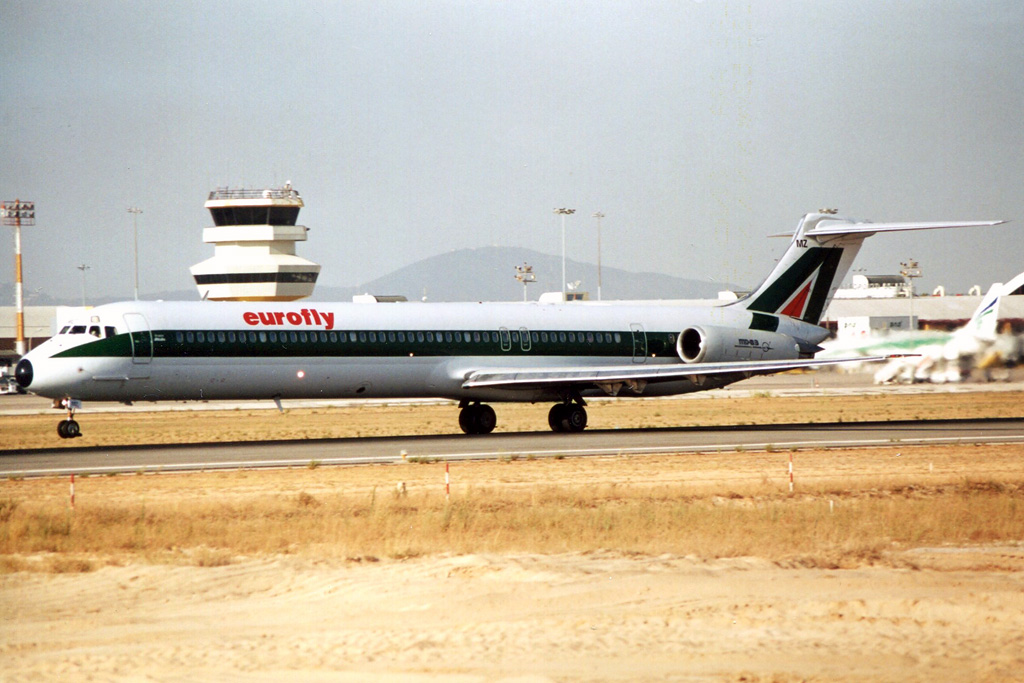 EI-CMZ (49390) McDonnell Douglas MD-83