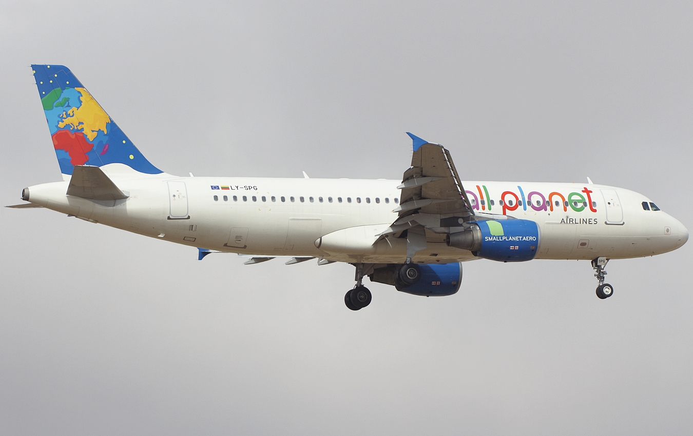 LY-SPG (1041) 1999 Airbus A320-214