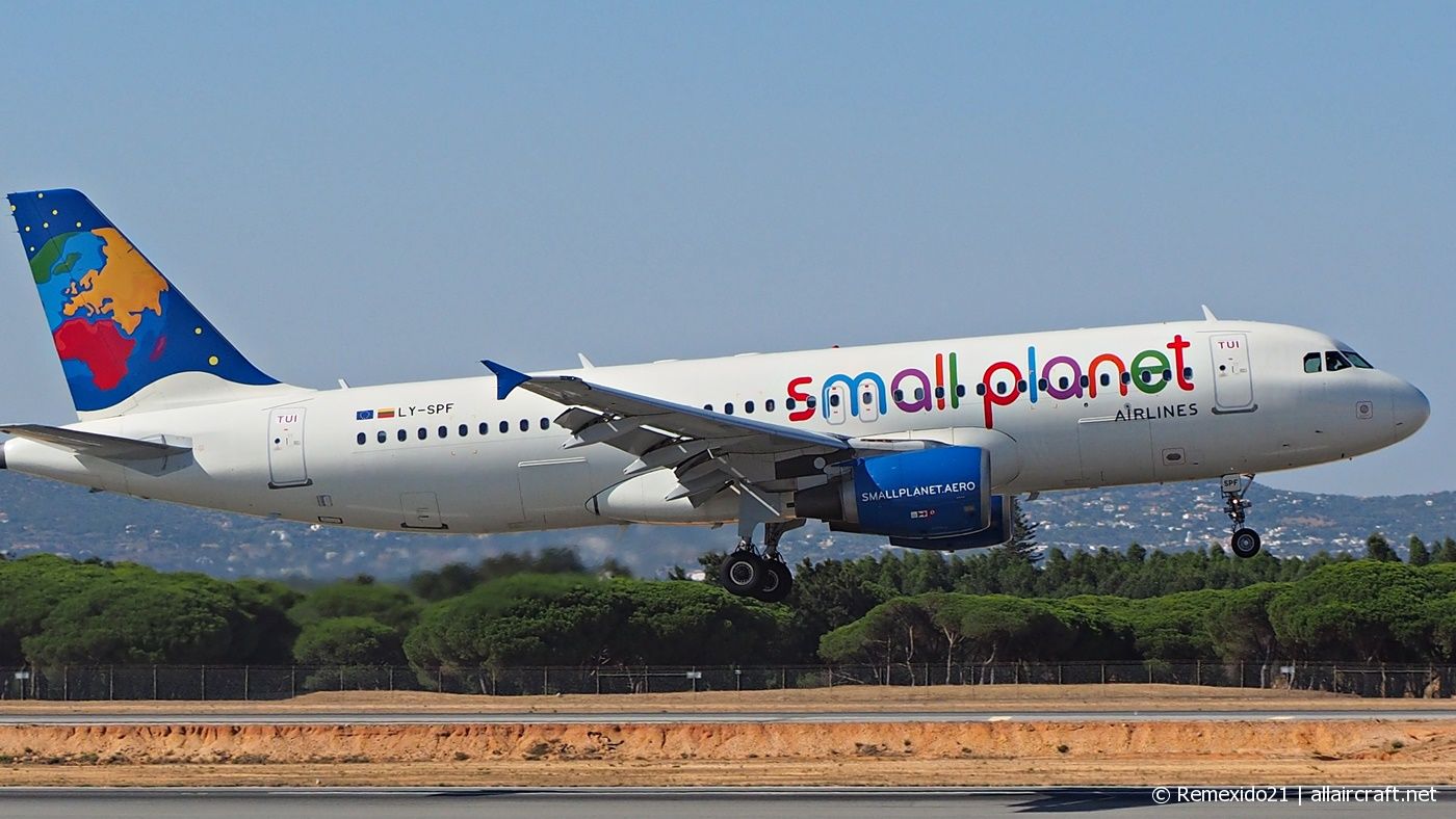 LY-SPF (967) 1999 Airbus A320-214