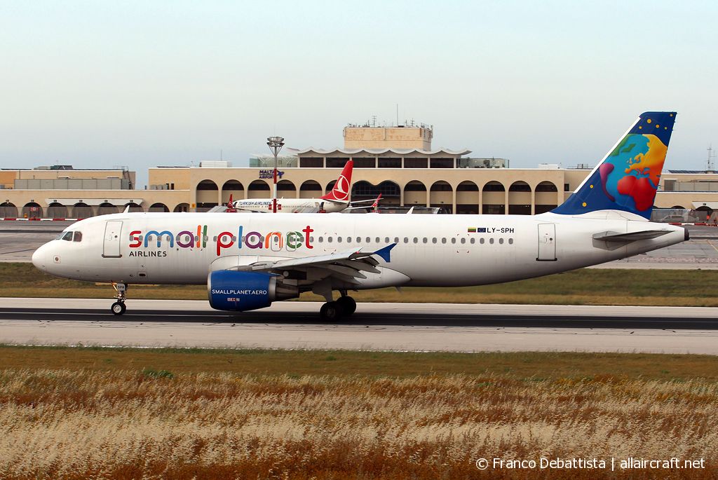 LY-SPH (883) 1998 Airbus A320-214