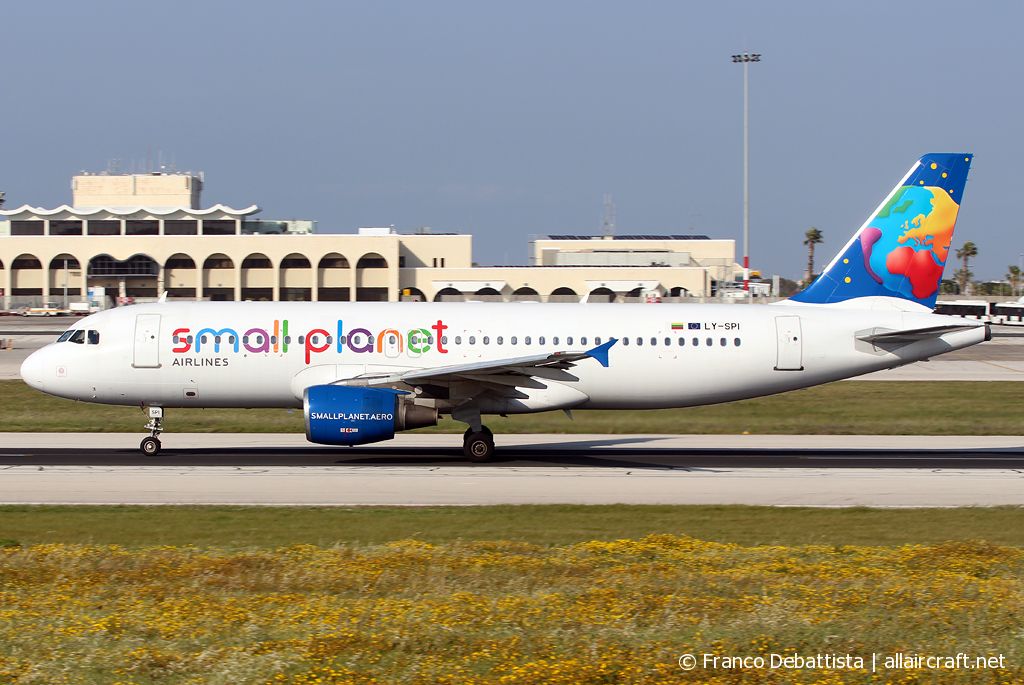 LY-SPI (914) 1998 Airbus A320-214