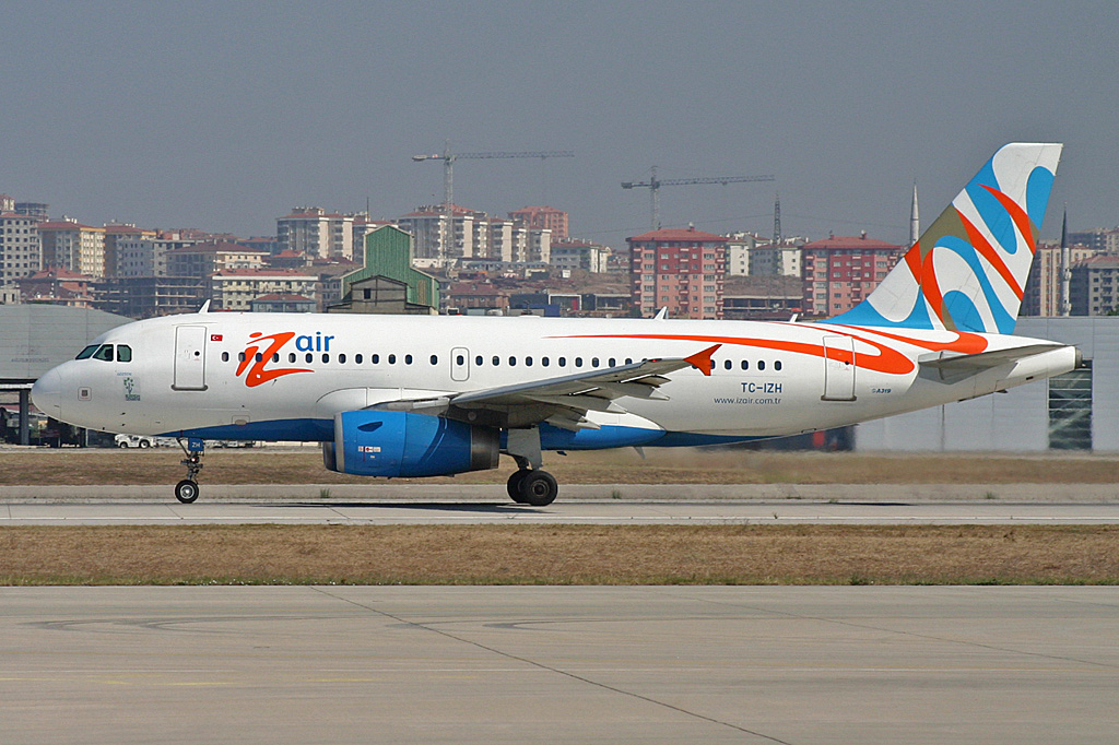 TC-IZH (2452) 2005 Airbus A319-132