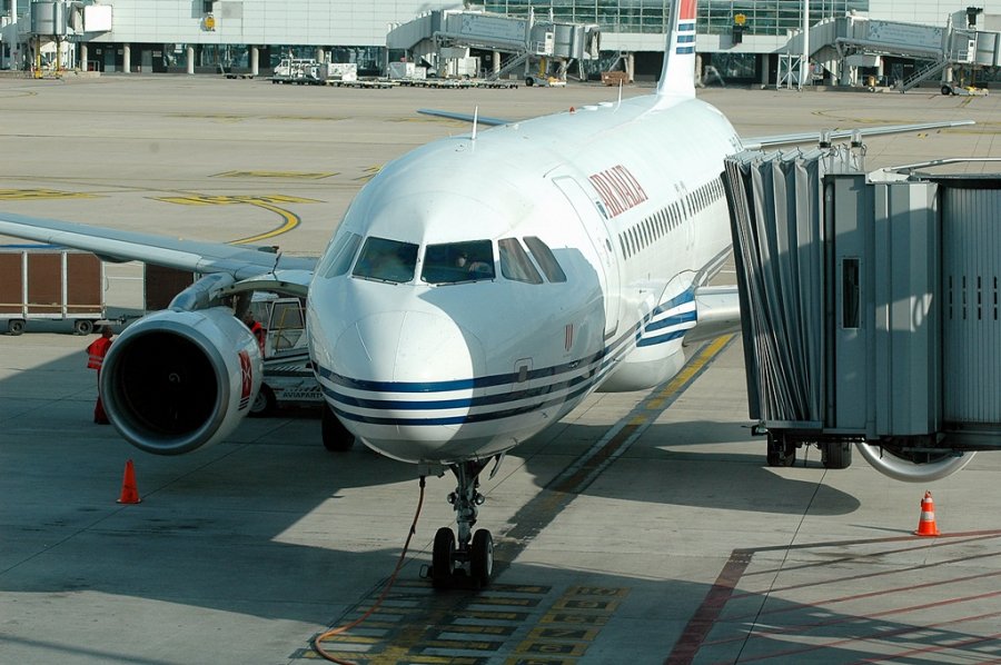 9H-AEK · Airbus A320-211 · (BRU / EBBR)