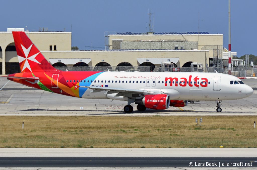 9H-AHS · Airbus A320-214 · (MLA / LMML)