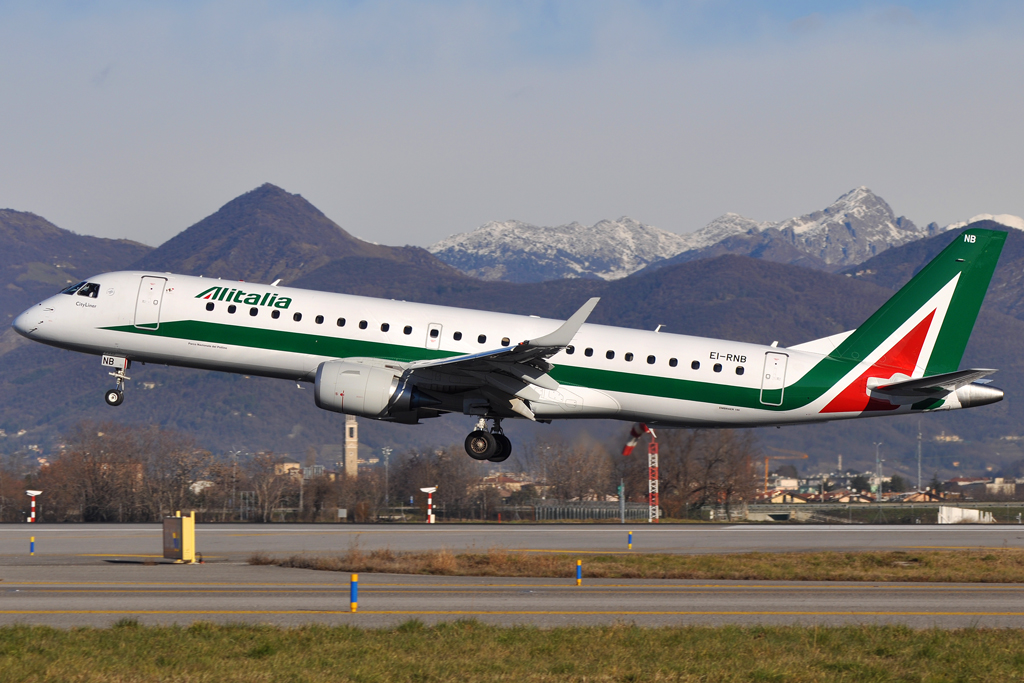 EI-RNB (19000479) 2011 Embraer 190-100LR