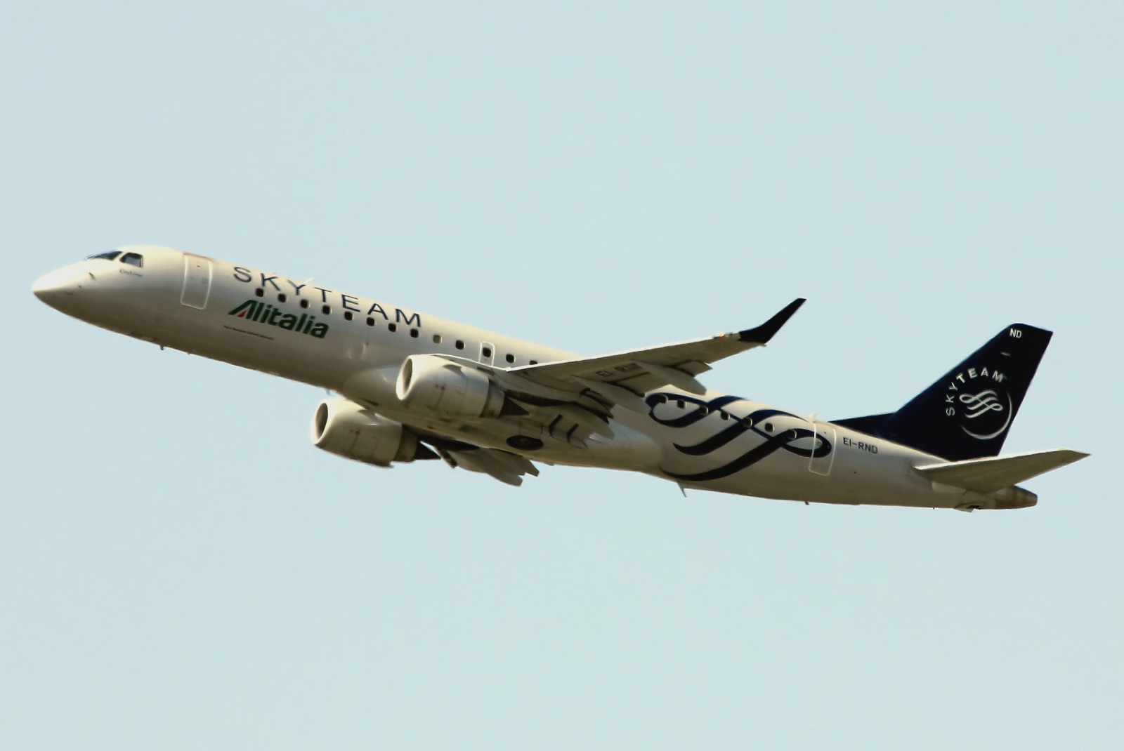 EI-RND · Embraer 190-100LR · (FCO / LIRF)