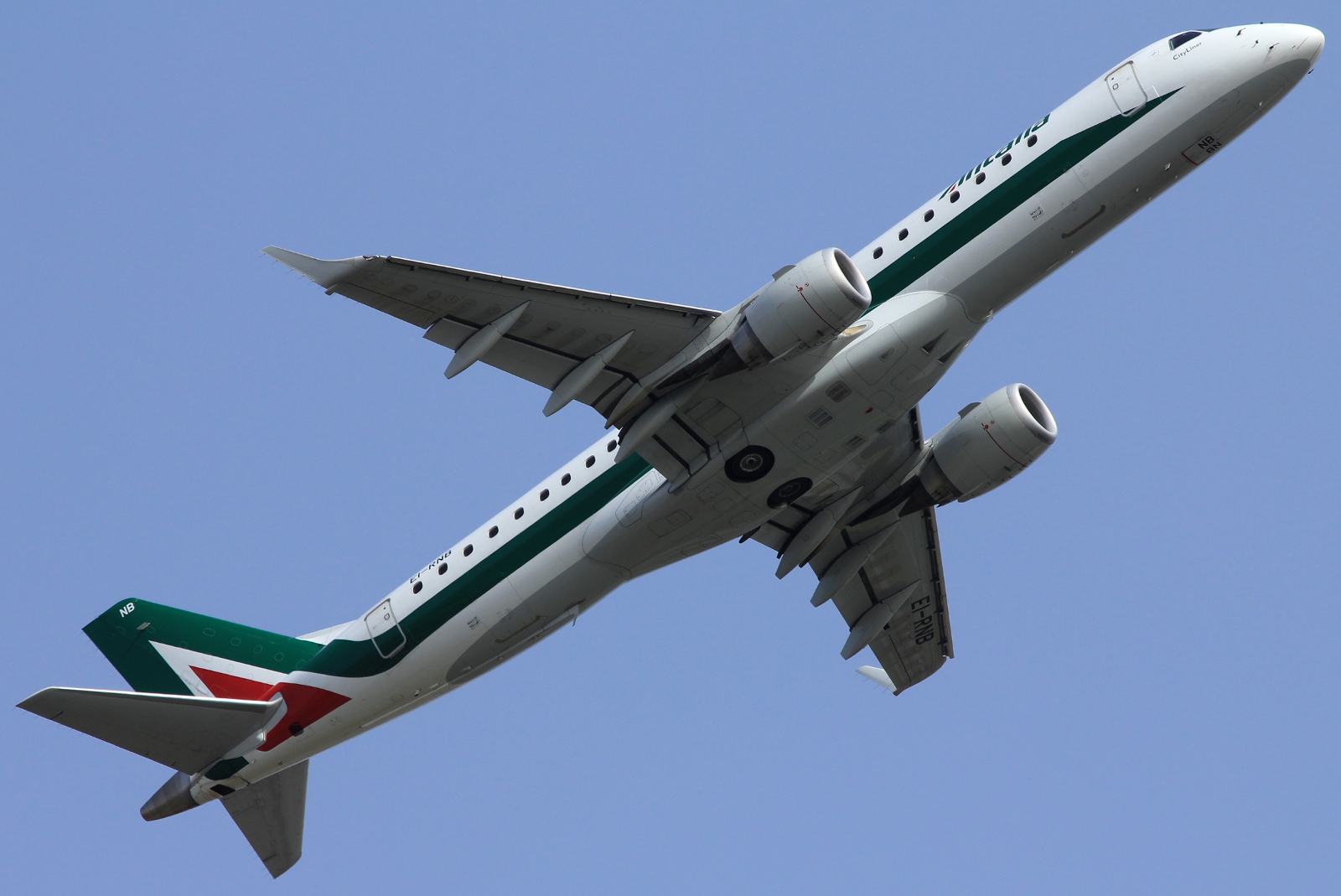 EI-RNB (19000479) 2011 Embraer 190-100LR