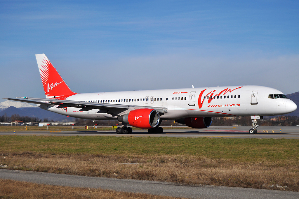 RA-73010 (25438) 1992 Boeing 757-230