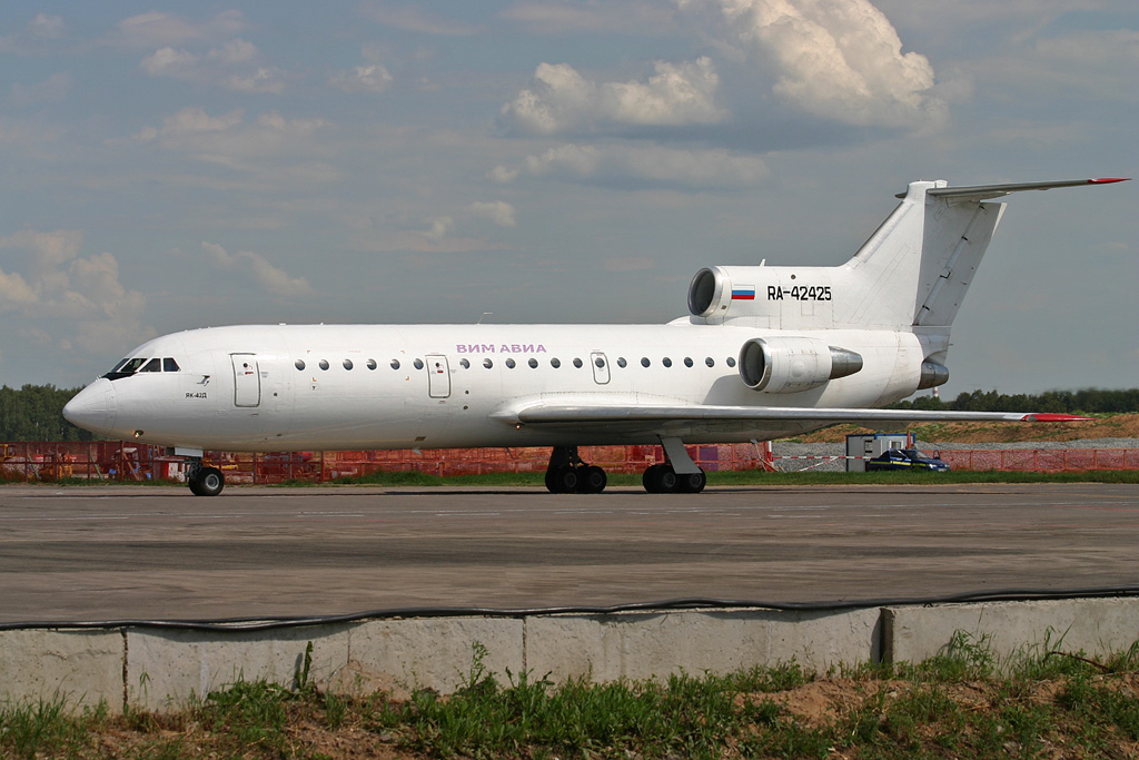 RA-42425, (cn 4520421303016), Yakovlev Yak-42D