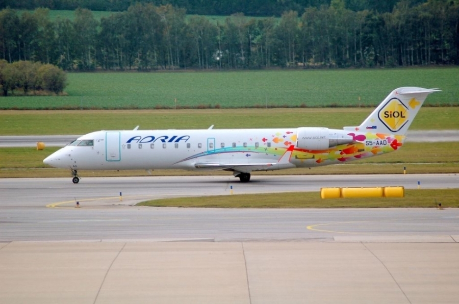 S5-AAD · Bombardier CRJ-200LR · (VIE / LOWW)