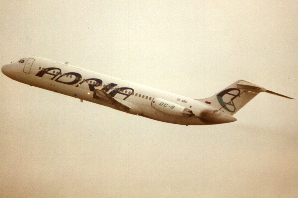S5-ABG (cn 47560) McDonnell Douglas DC-9-33RC