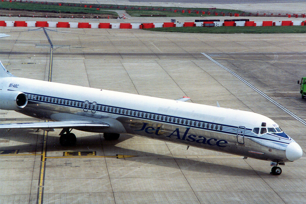 S5-ABC · McDonnell Douglas MD-82 · (LHR / EGLL)