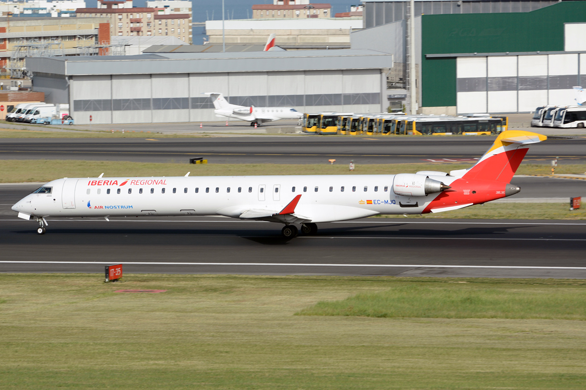 EC-MJQ · Bombardier CRJ-1000 · (LIS / LPPT)