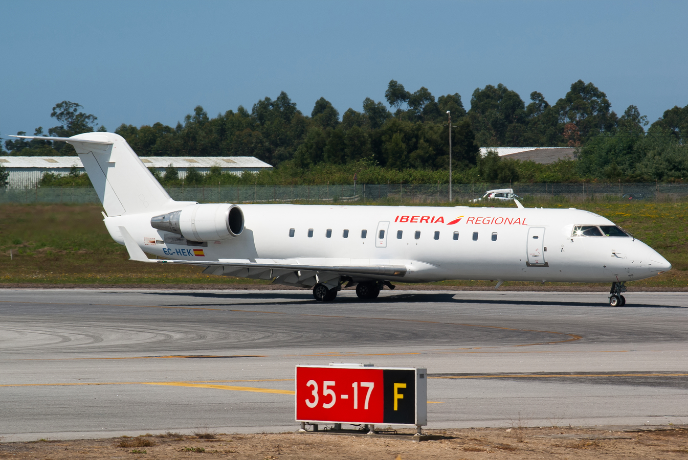 EC-HEK · Bombardier CRJ-200ER · (OPO / LPPR)