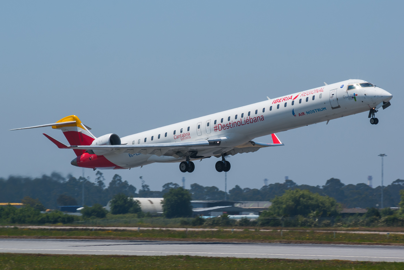 EC-LJR (cn 19002) Bombardier CRJ-1000