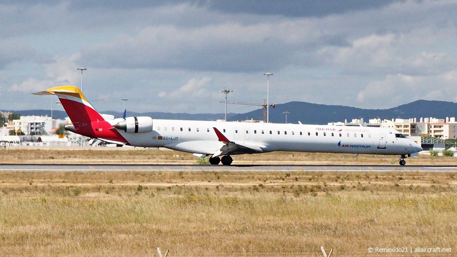 EC-LJT · Bombardier CRJ-1000 · (FAO / LPFR)