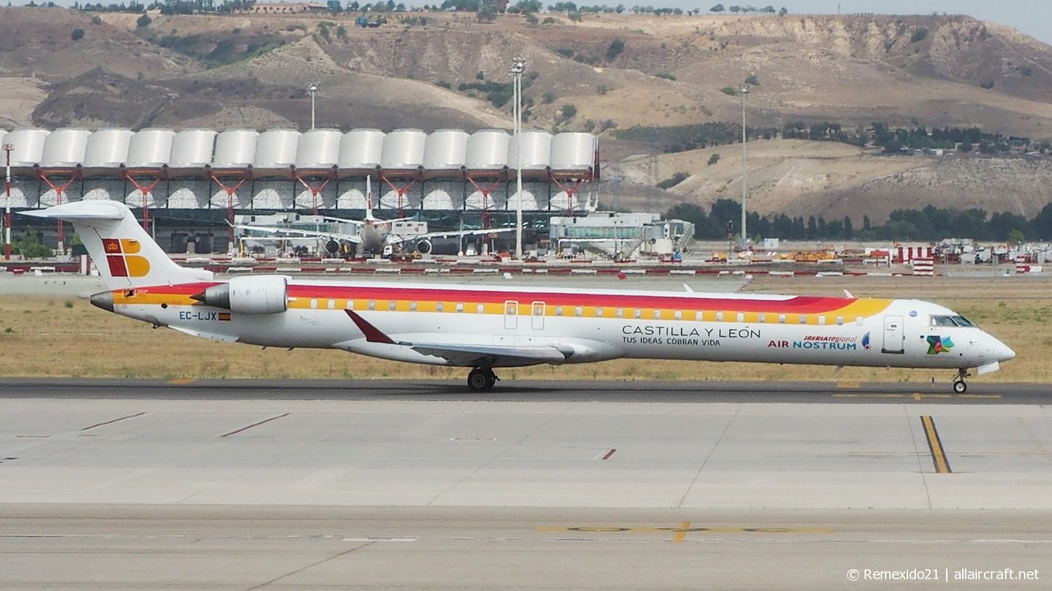 EC-LJX · Bombardier CRJ-1000 · (MAD / LEMD)