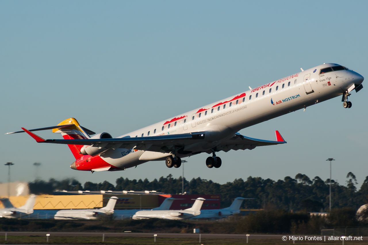 EC-MNQ · Bombardier CRJ-1000 · (OPO / LPPR)