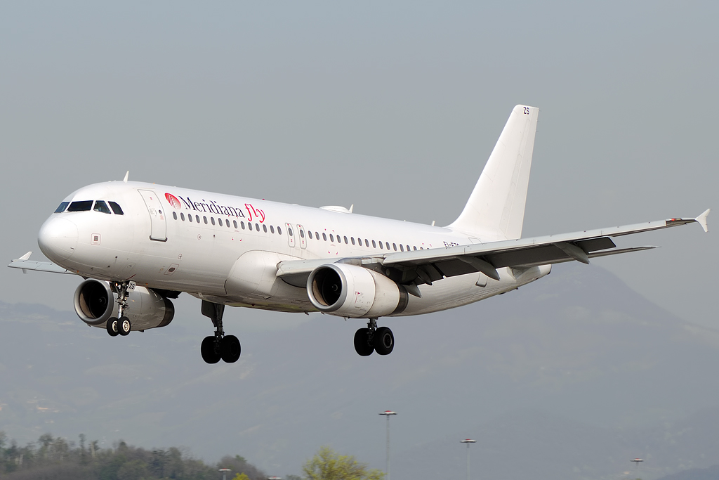 EI-EZS (1823) 2002 Airbus A320-232