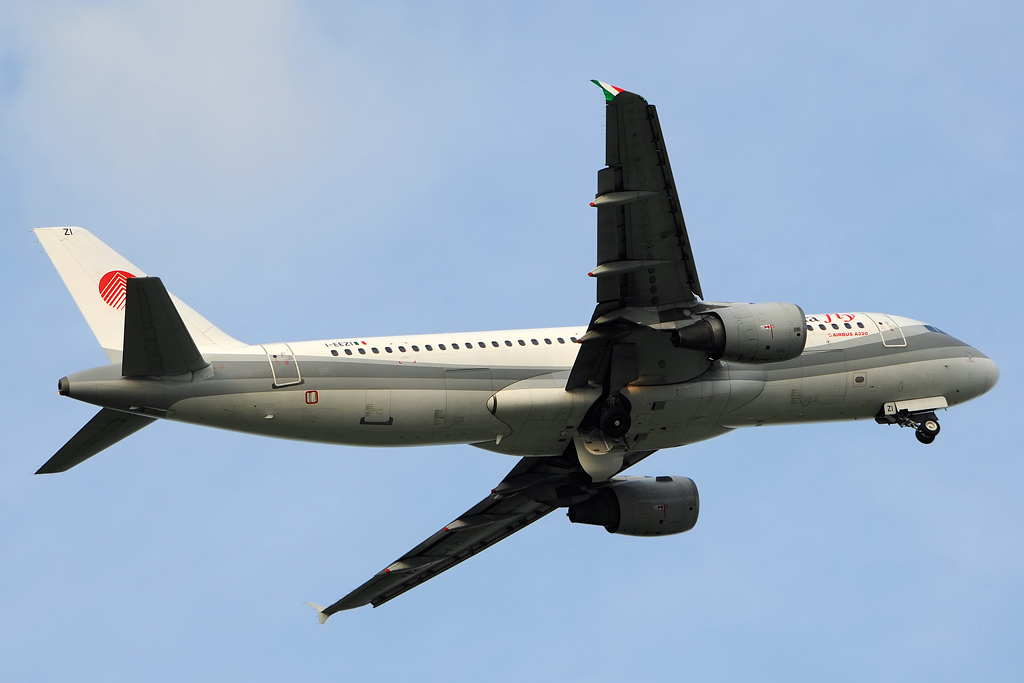 I-EEZI · Airbus A320-214 · (BGY / LIME)