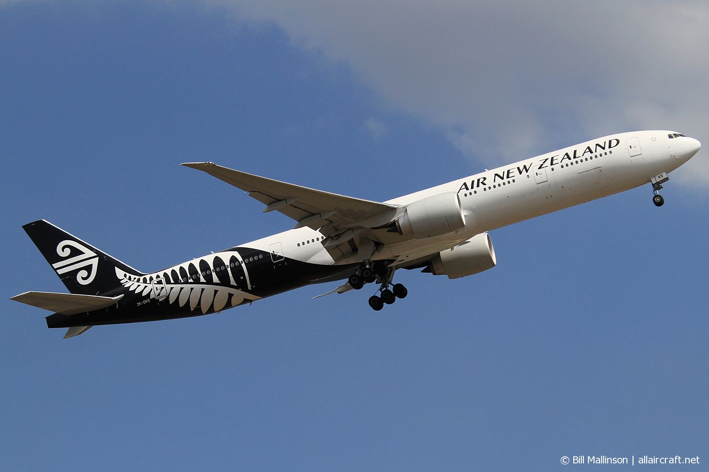 ZK-OKS · Boeing 777-319 · (SYD / YSSY)