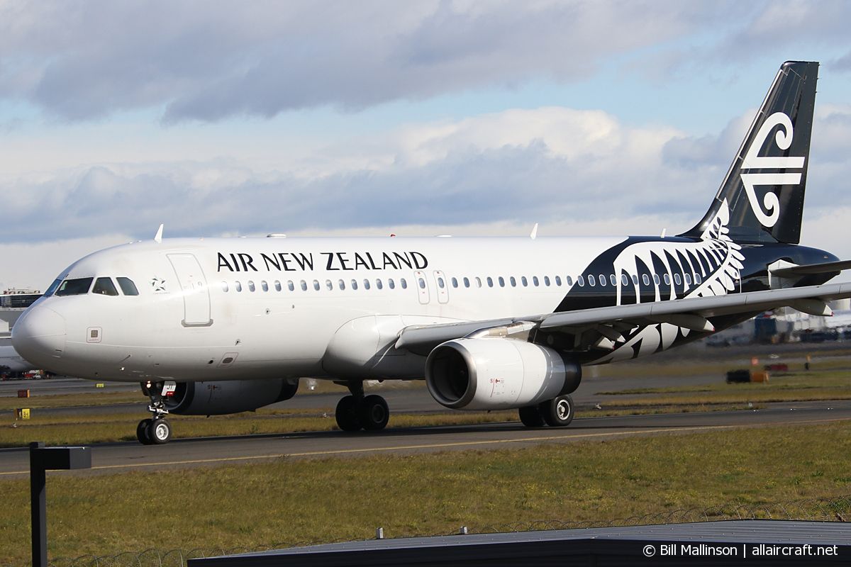 ZK-OJI (cn 2297) Airbus A320-232