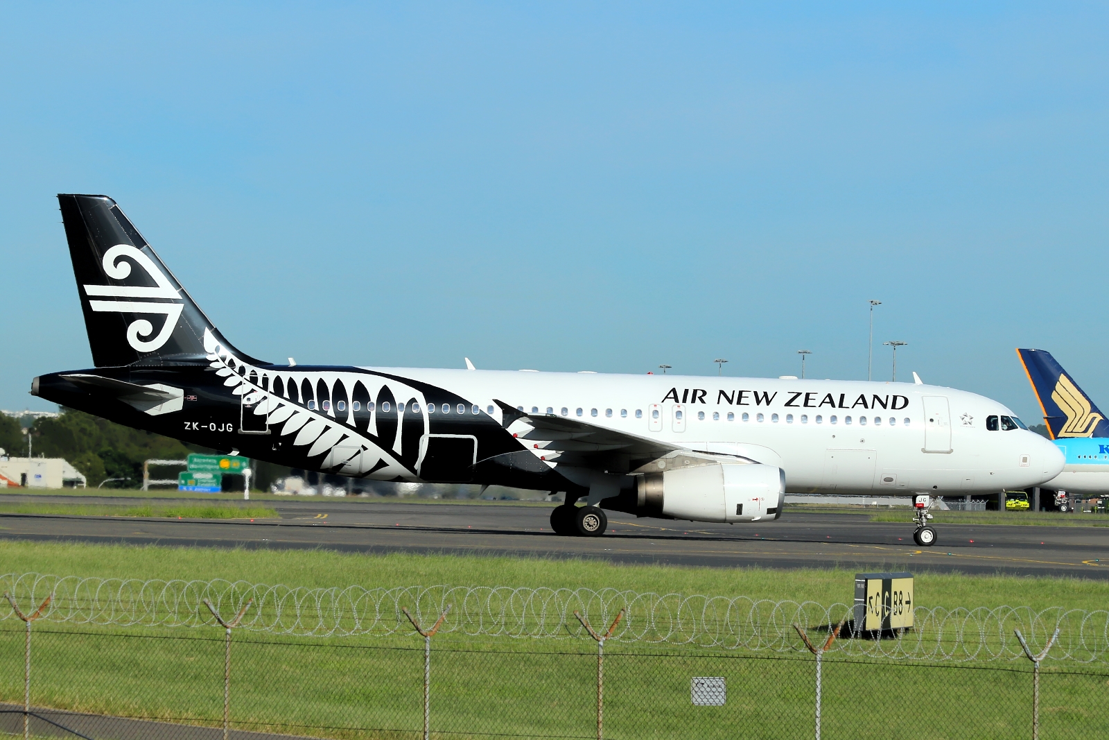 ZK-OJG (2173) 2004 Airbus A320-232