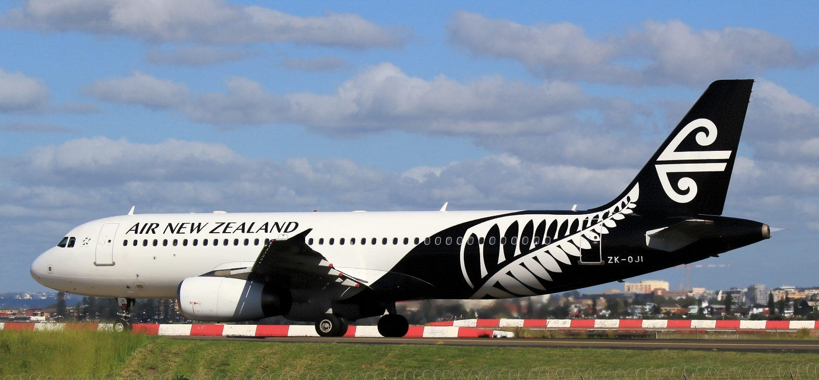 ZK-OJI · Airbus A320-232 · (SYD / YSSY)