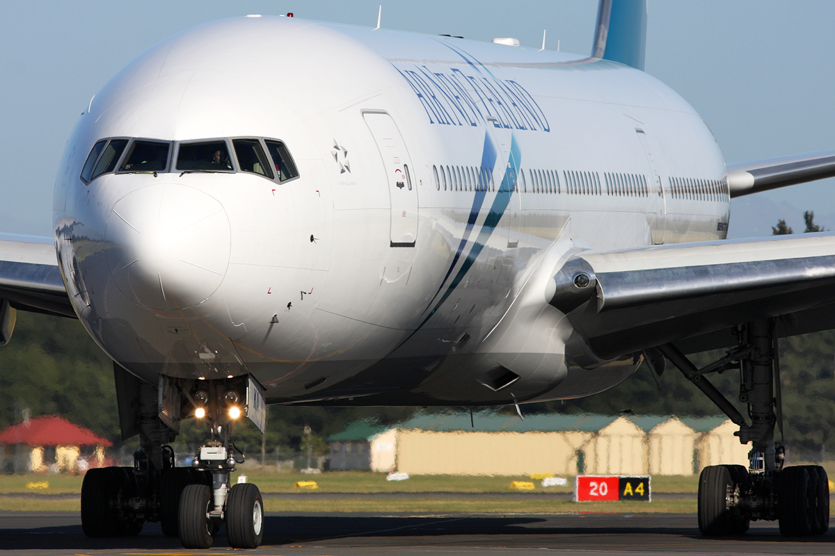 ZK-OKA (cn 29404) Boeing 777-219ER