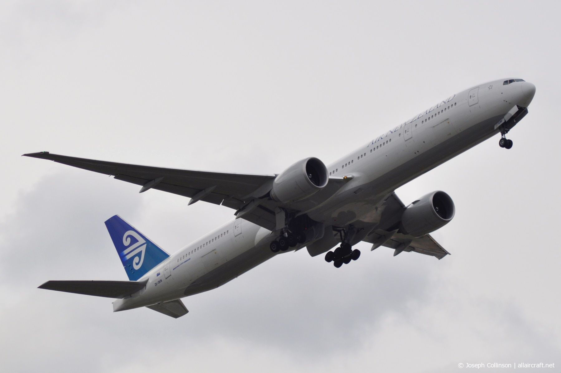 ZK-OKM (38405) 2010 Boeing 777-319(ER)