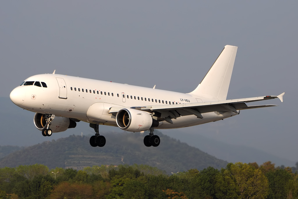LY-VEU · Airbus A319-112 · (BGY / LIME)
