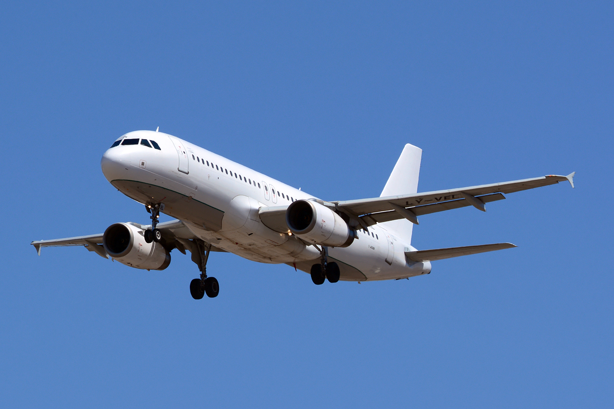 LY-VEL · Airbus A320-232 · (LPA / GCLP)
