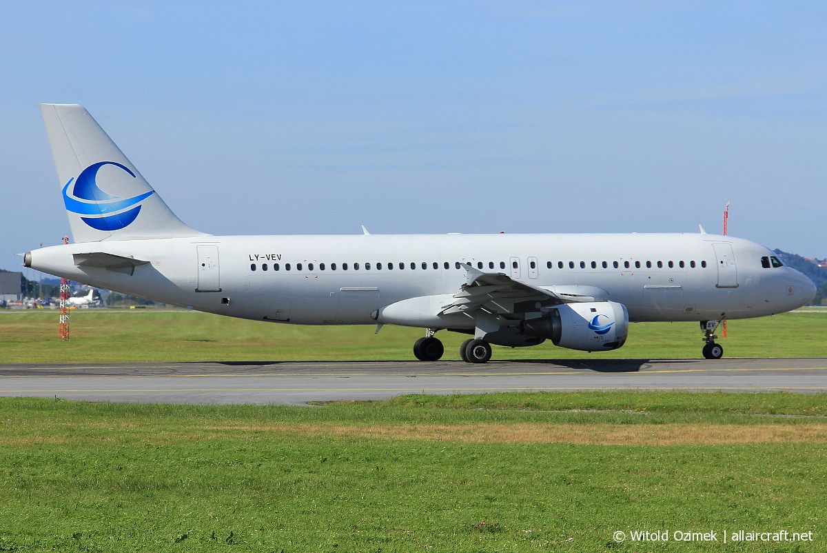 LY-VEV (211) 1991 Airbus A320-211