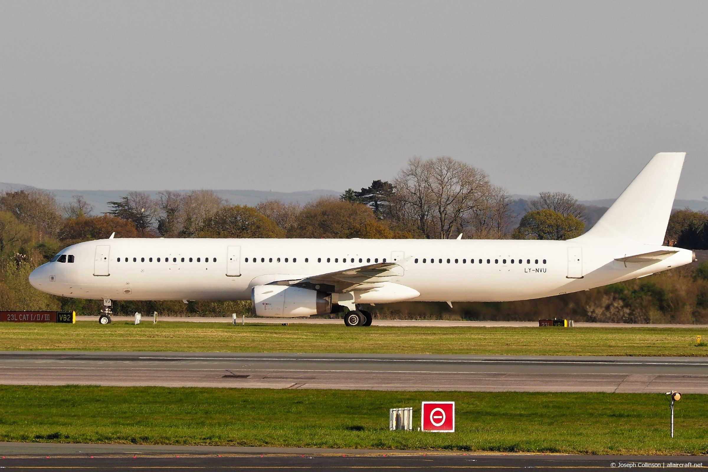 LY-NVU (1421) 2001 Airbus A321-231