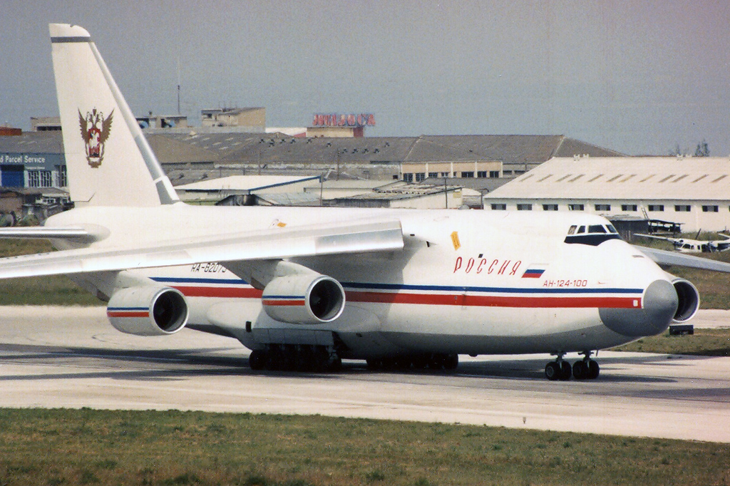 RA-82073 · Antonov An-124-100 Ruslan · (LIS / LPPT)