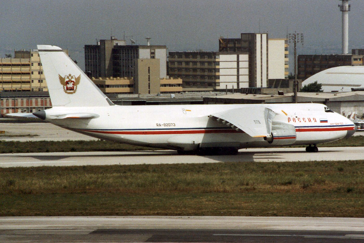 RA-82073 · Antonov An-124-100 Ruslan · (LIS / LPPT)