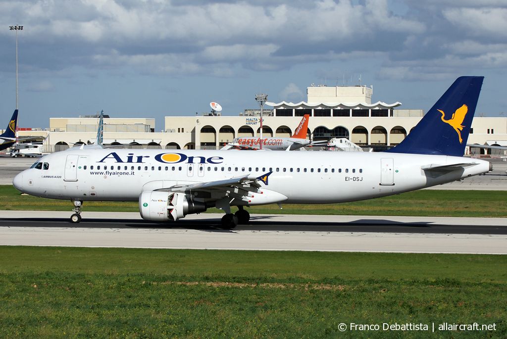 EI-DSJ · Airbus A320-216 · (MLA / LMML)