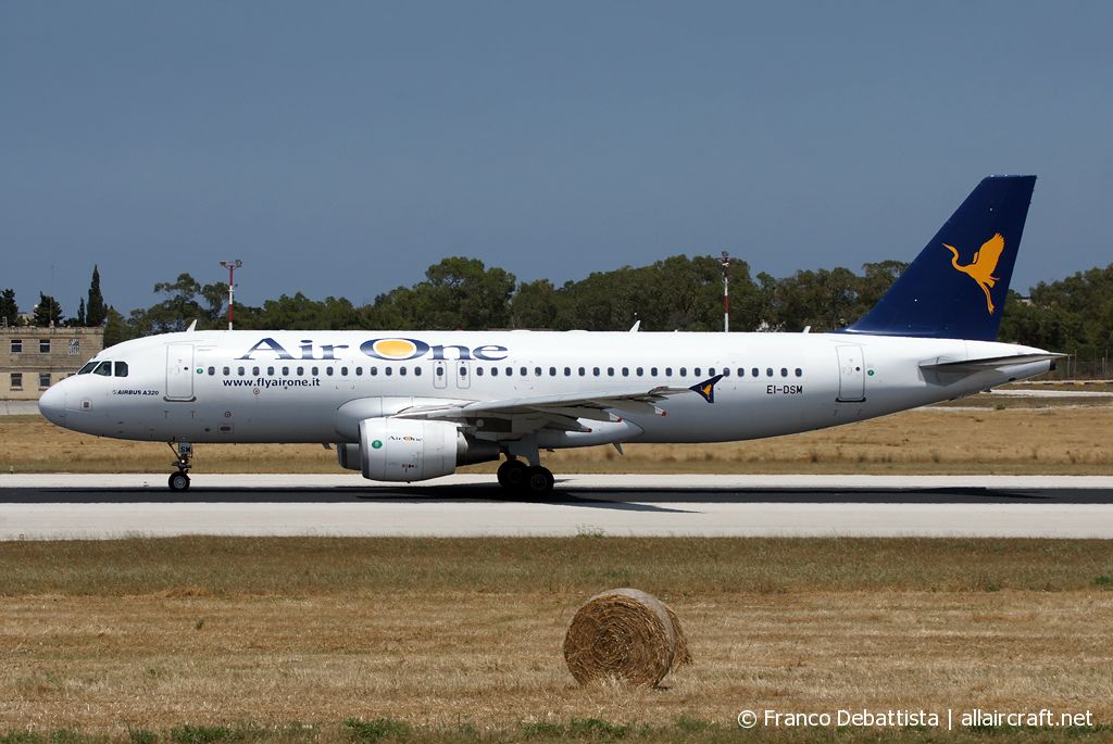 EI-DSM · Airbus A320-216 · (MLA / LMML)