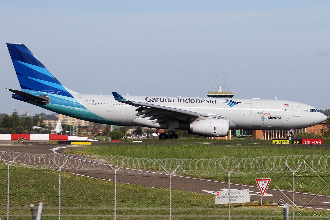 PK-GPL · Airbus A330-243 · (SYD / YSSY)
