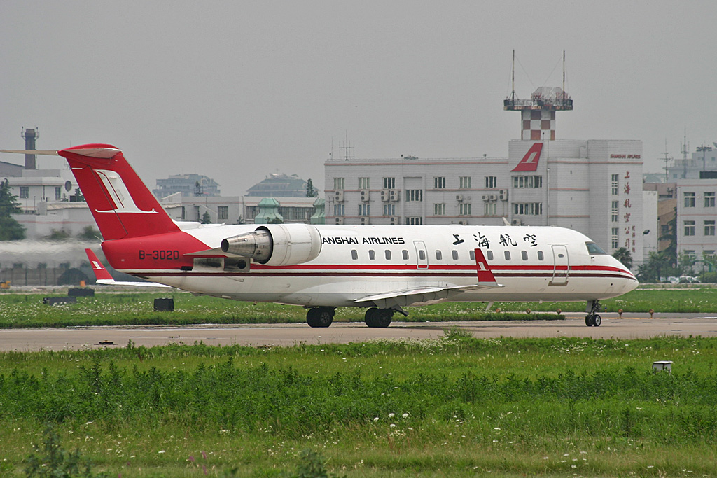 B-3020 · Bombardier CRJ-200ER · (SHA / ZSSS)