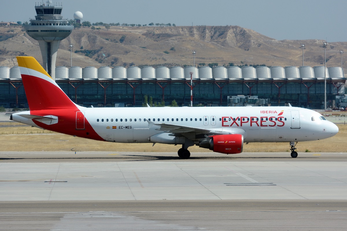EC-MEG · Airbus A320-214 · (MAD / LEMD)